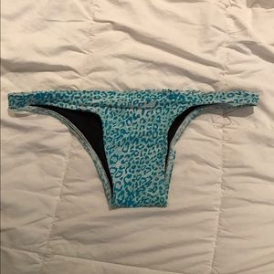 Mishni Bikini, Large