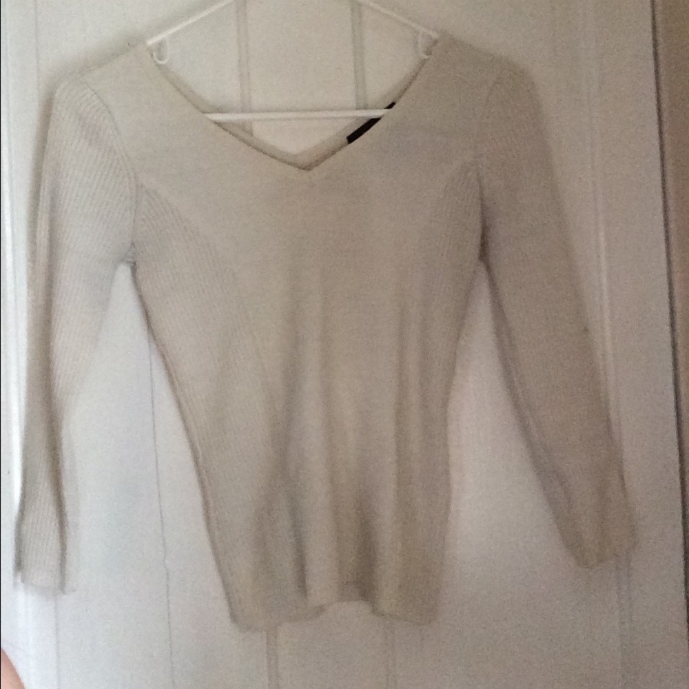 Ribbed V neck sweater