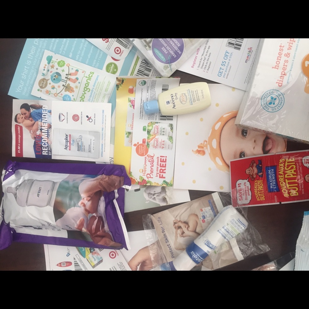 🚫🚫sold🚫🚫Large baby lot of coupons and sample
