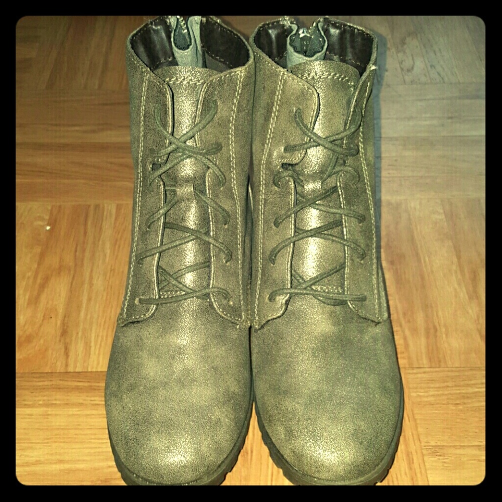 Combat Boots with Pizzazz!