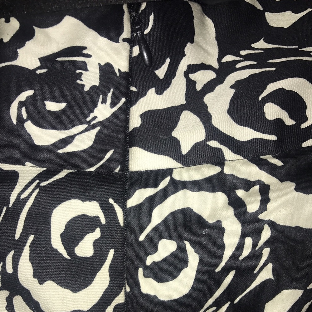F21 Cream & Black rose print woman's  tulle skirt. - Picture 4 of 4