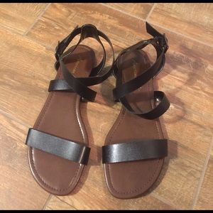 AE black sandals