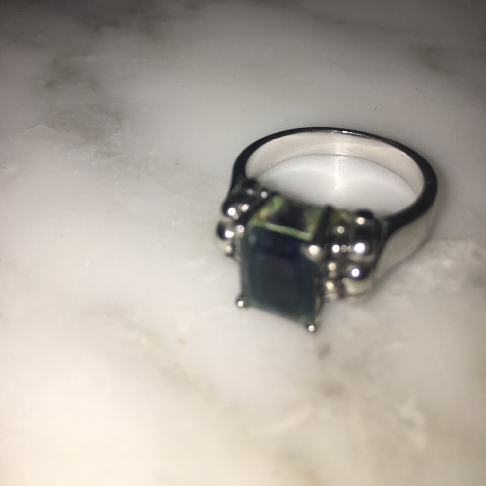 Fun costume ring silvertone blue gem