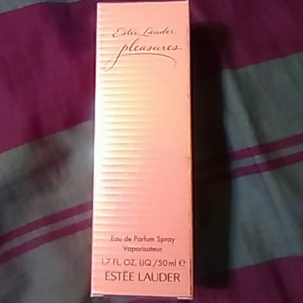 Estee Lauder pleasure perfume