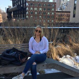 Meet your Posher, Emily