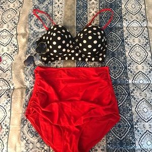 High waisted bathing suit set. ❤️🖤❤️🖤