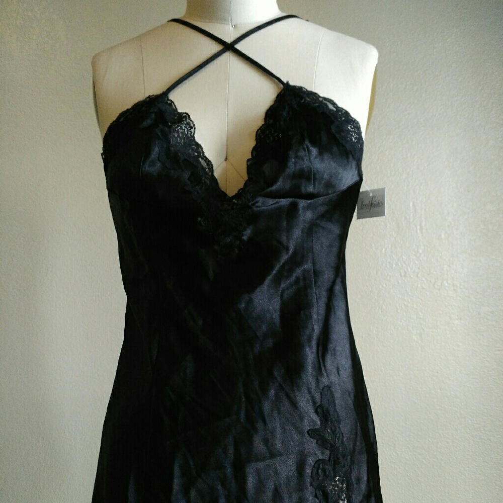 Lingerie - Picture 2 of 4