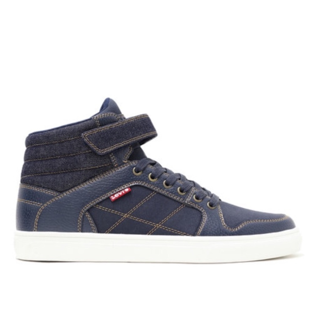 Men's Levi Oakley casual shoes.