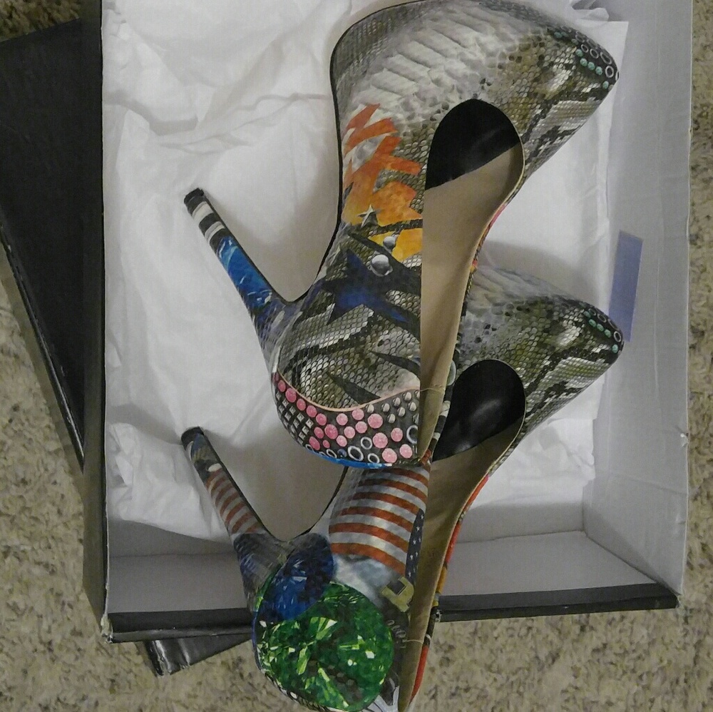 Shoes - Picture 2 of 4