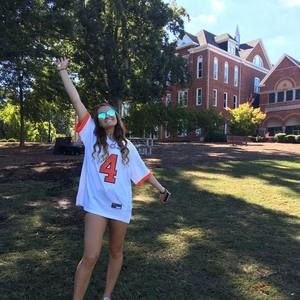 Meet your Posher, Olivia