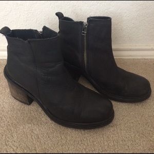 Urban Outfitters Black Leather Ankle boots