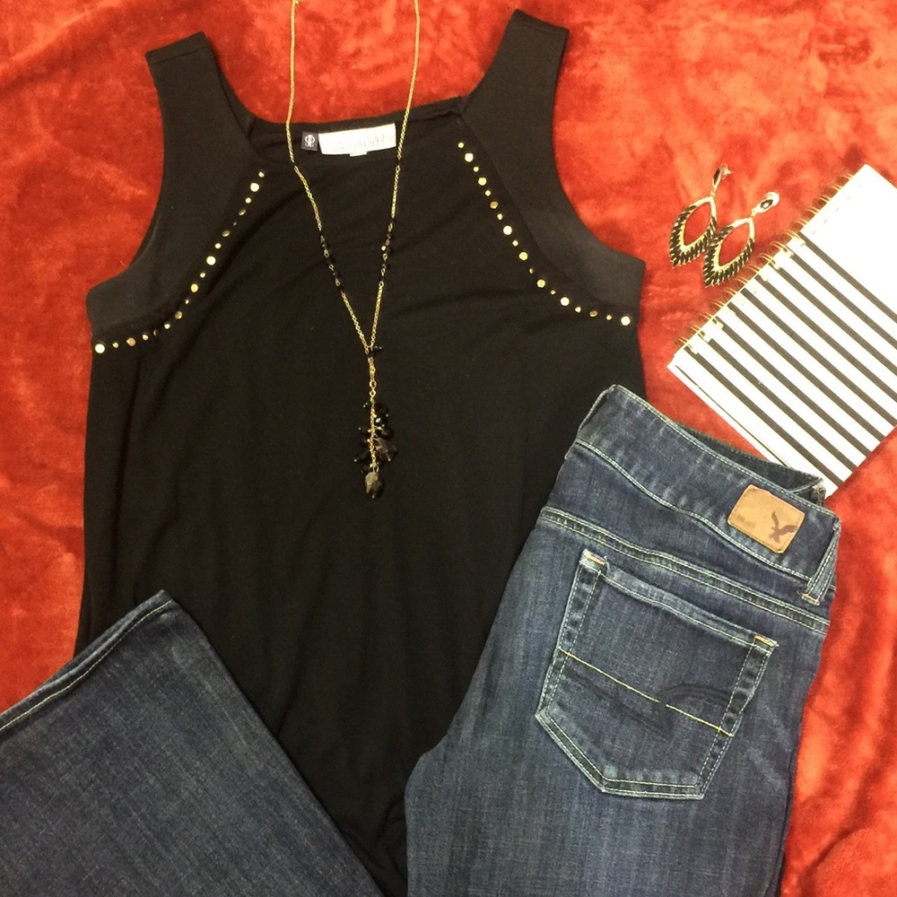 🌟NWOT🌟Jennifer Lopez Gold Detailed Top