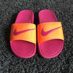 Nikes Slides