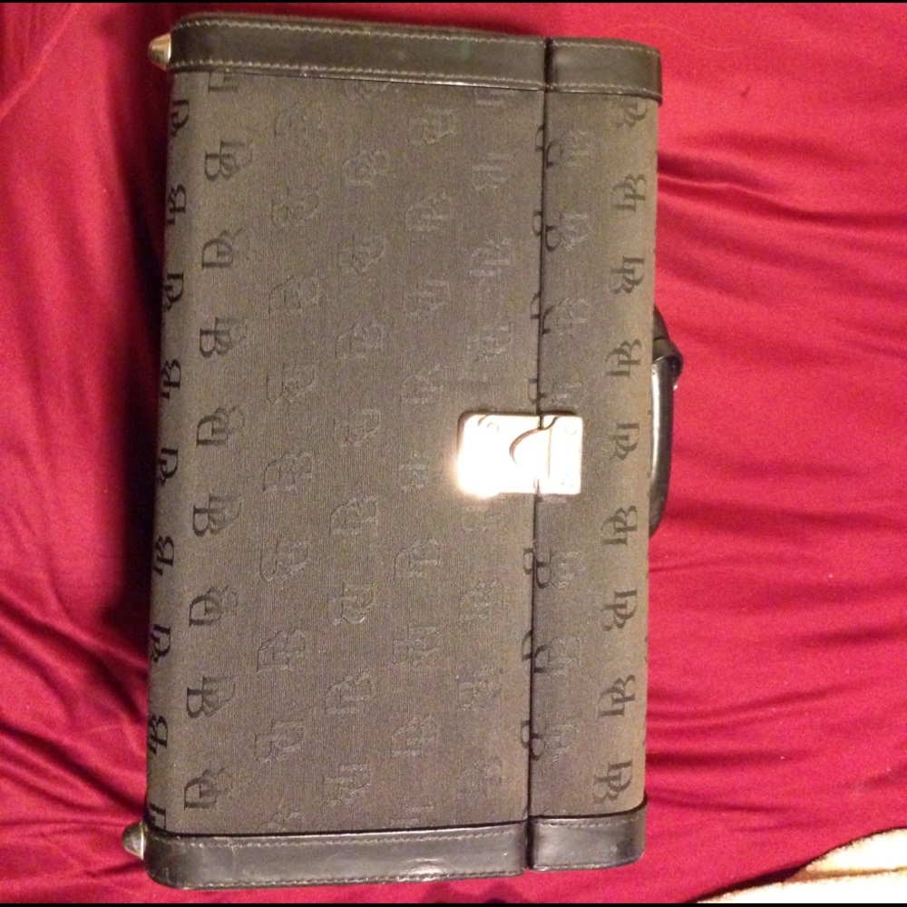 Dooney & Bourke train case