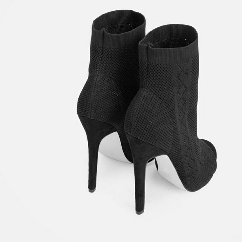 Knit brand new black peep toe bootie