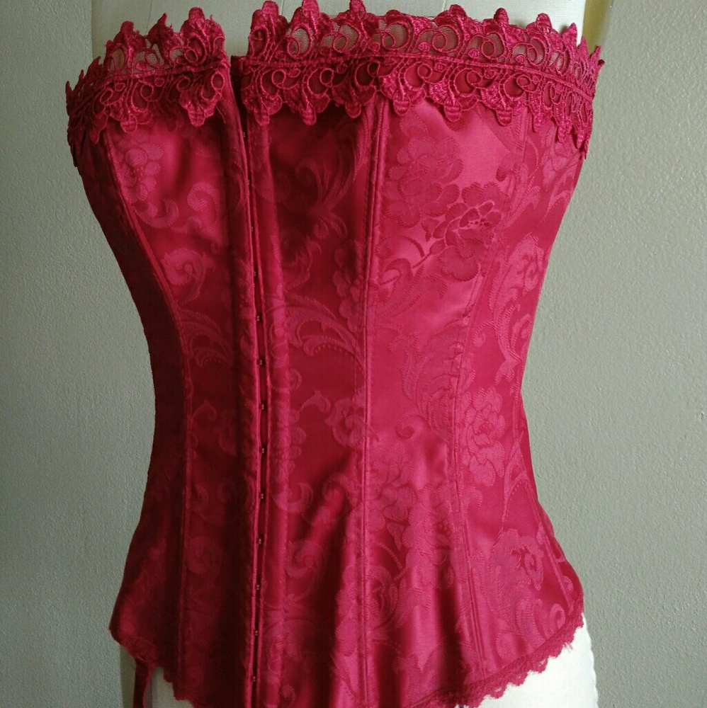Corset - Picture 2 of 4