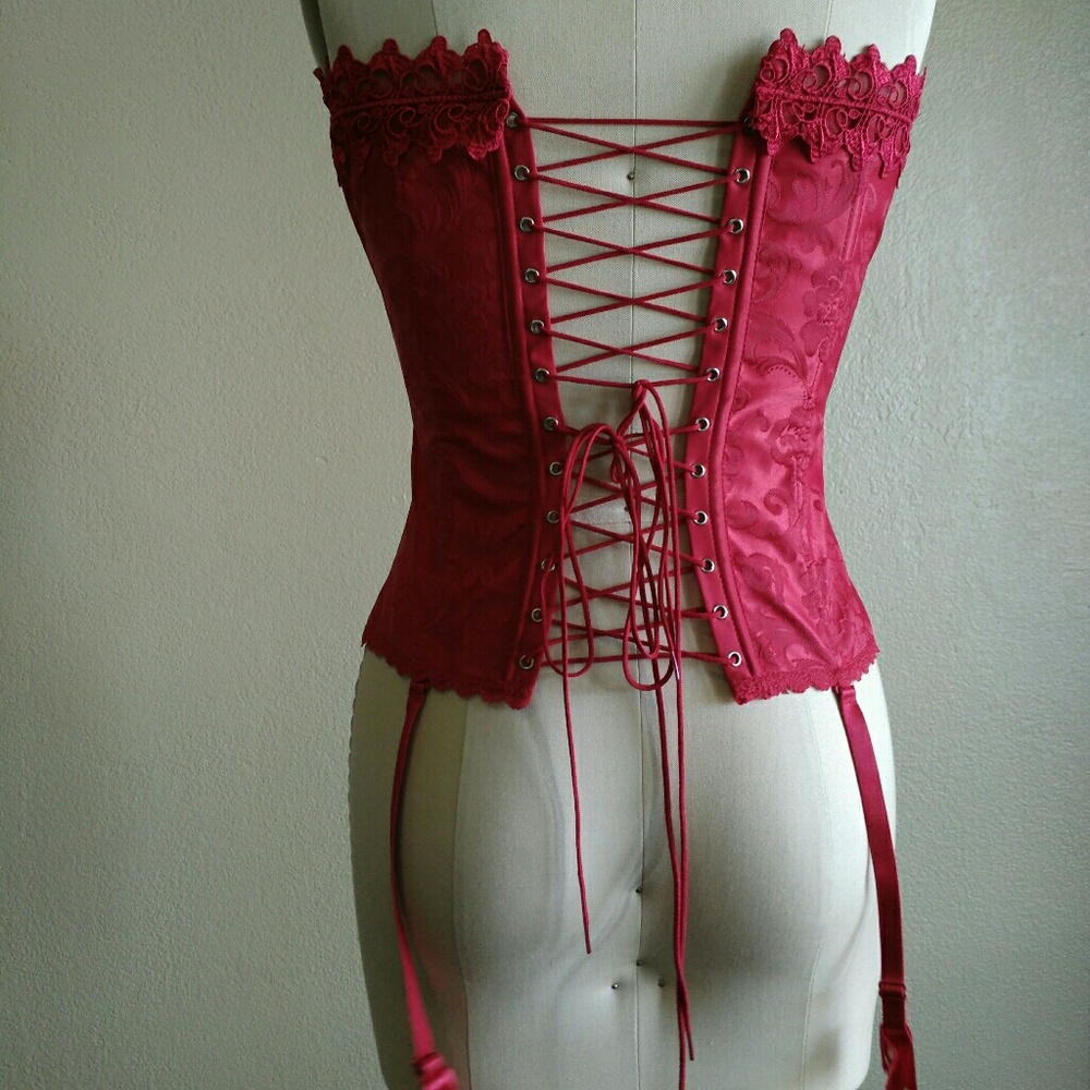 Corset - Picture 3 of 4