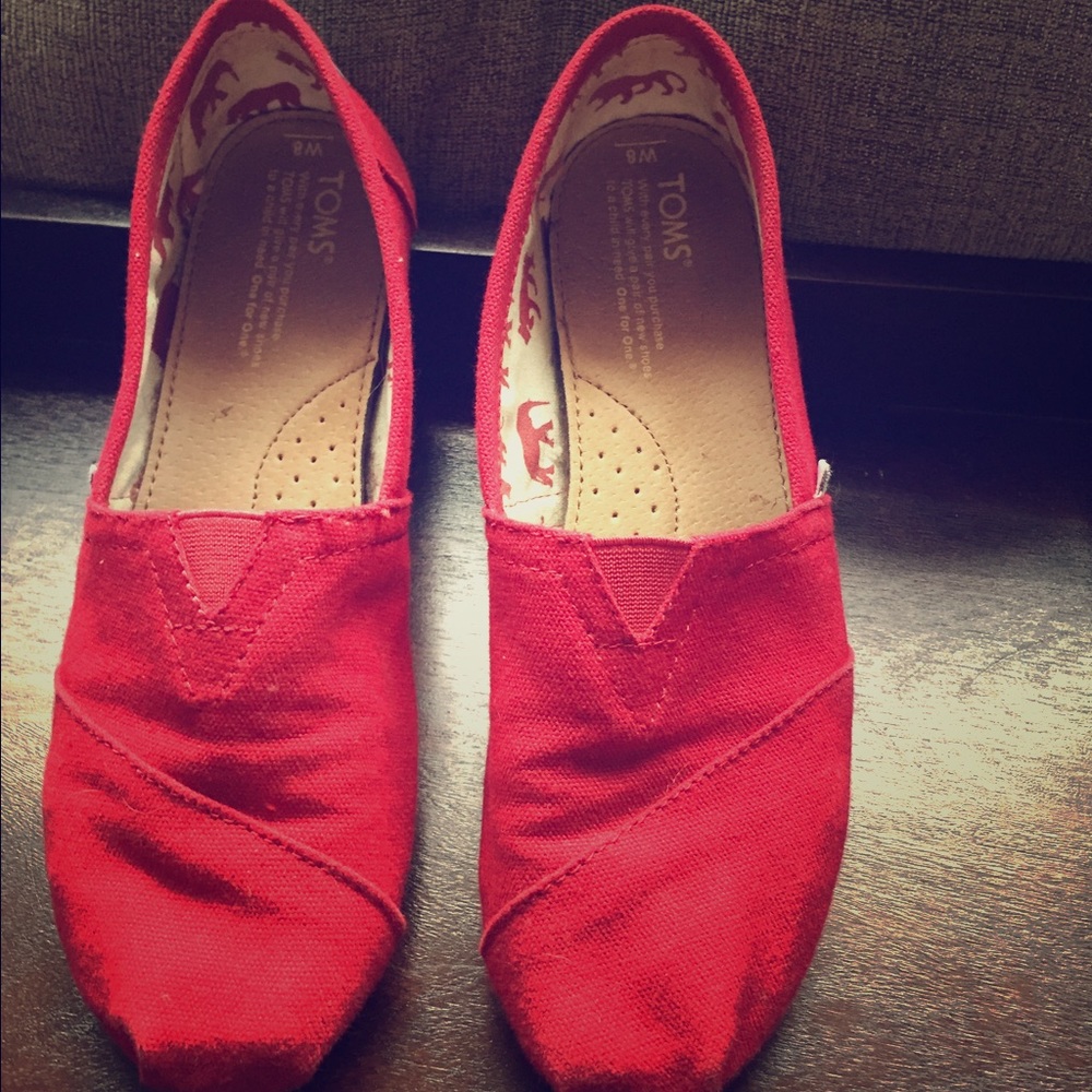 Red classic Toms canvas shoe