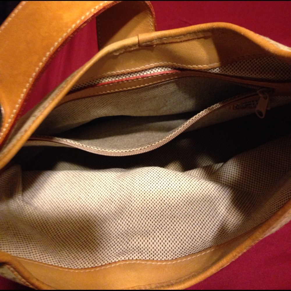 Dooney & Bourke - Picture 3 of 4