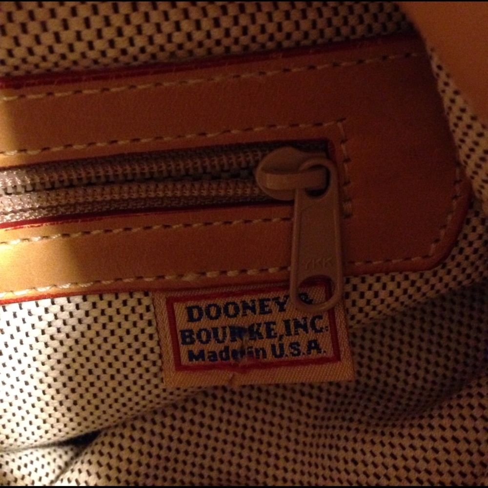 Dooney & Bourke - Picture 4 of 4