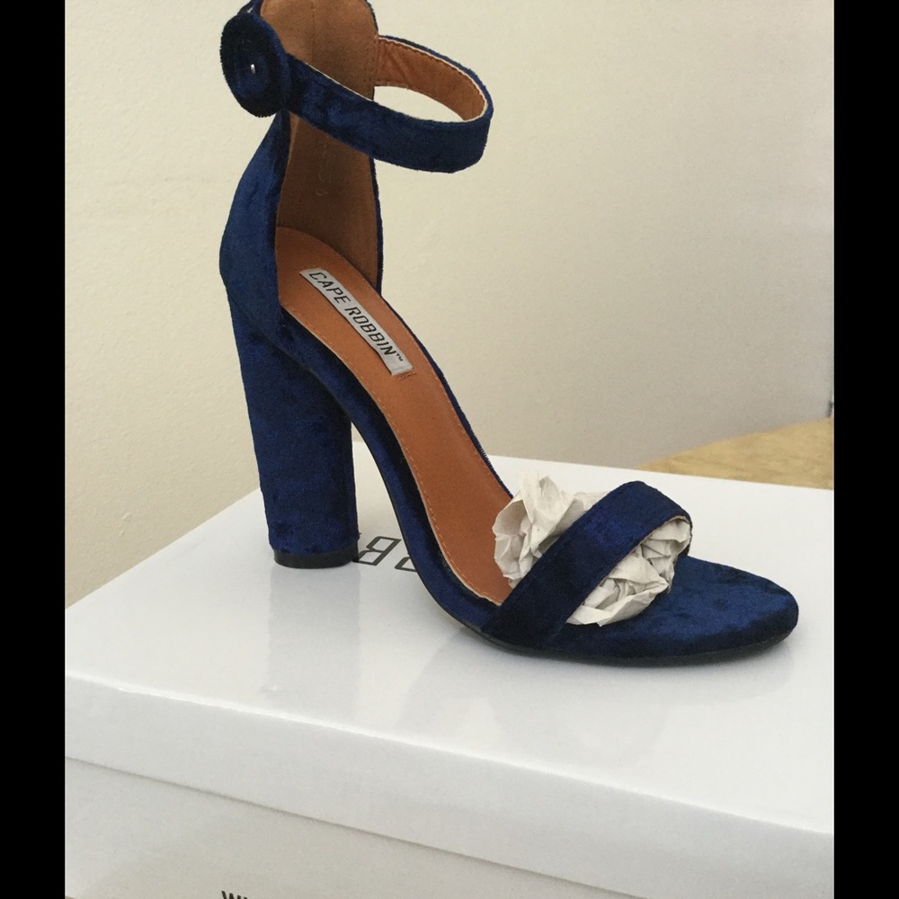 Sale! LAST ONE‼️Cape Robbin Connie-15 Velvet heel