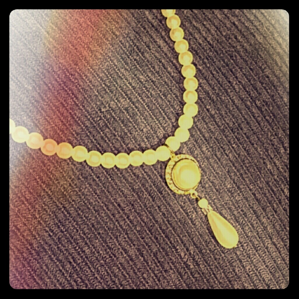 Pearls & Rhinestones Beautiful Necklace
