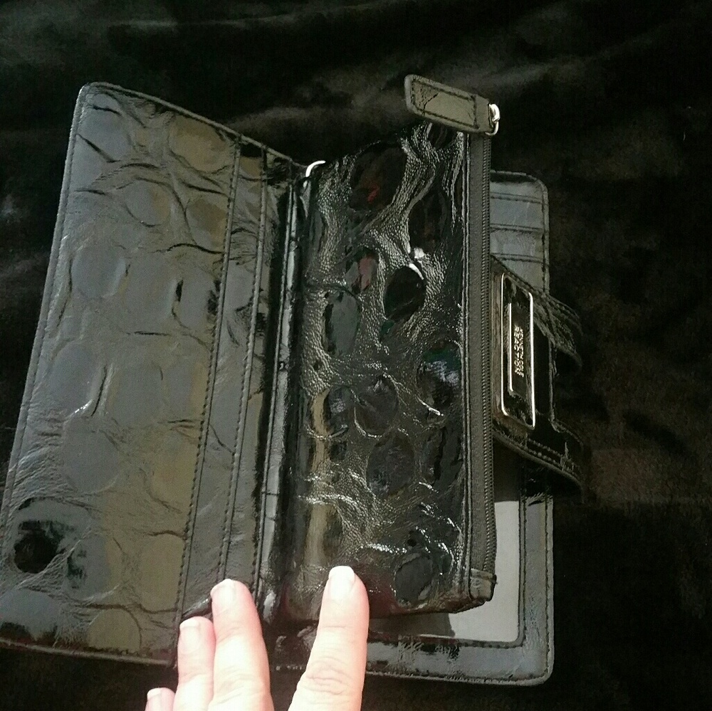 Kenneth Cole wallet - Picture 3 of 4