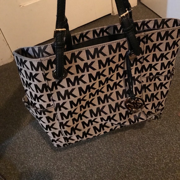 Purse - Picture 3 of 4