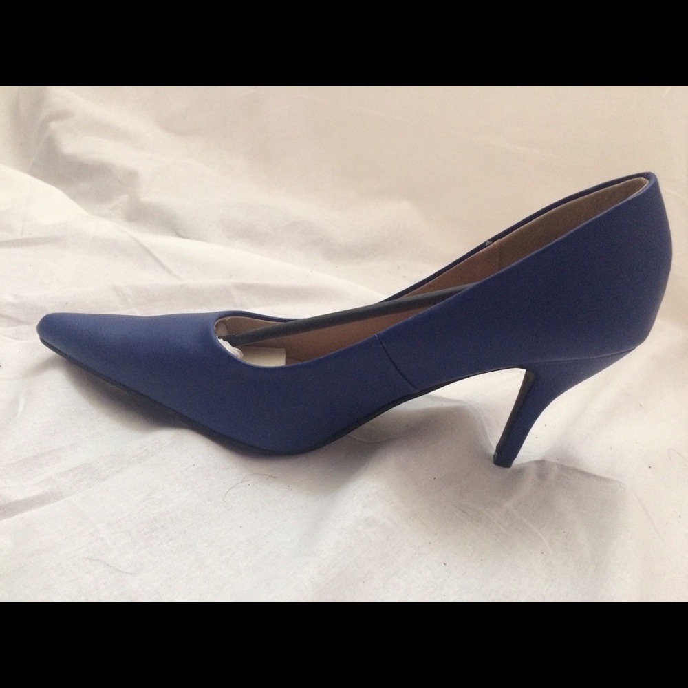 Royal blue simple elegant pump