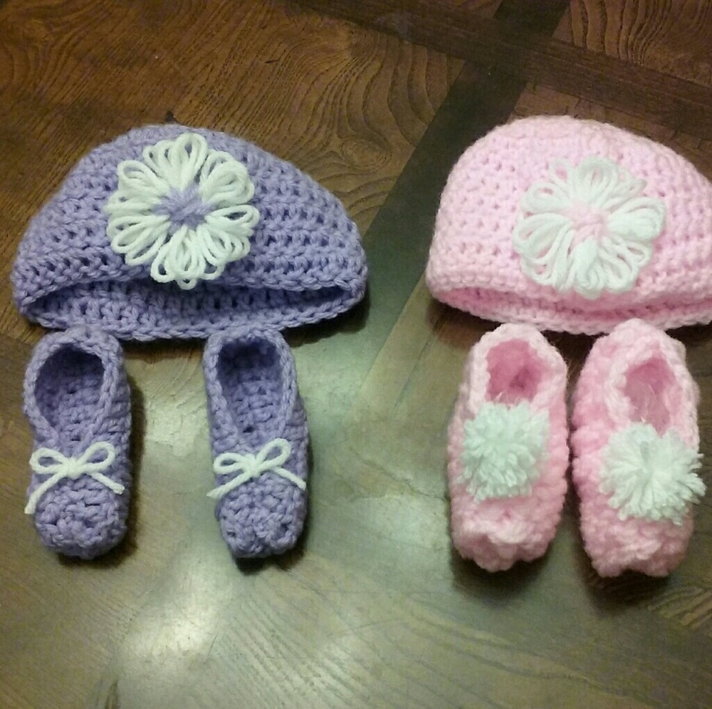 Newborn hat & booties