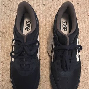 NWT Asics Gel men's sneakers