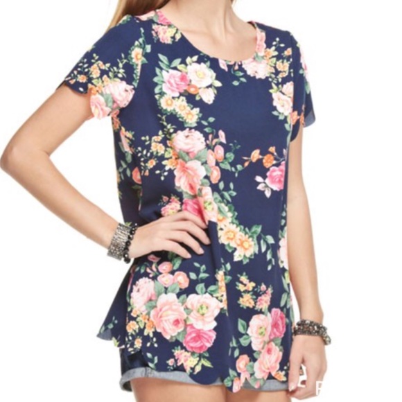 New floral print top❗️Closet Closing❗️ - Picture 2 of 6