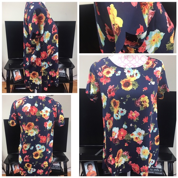 New floral print top❗️Closet Closing❗️ - Picture 3 of 6