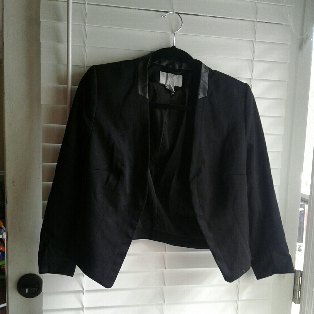 H&M 3/4 sleeve black blazer