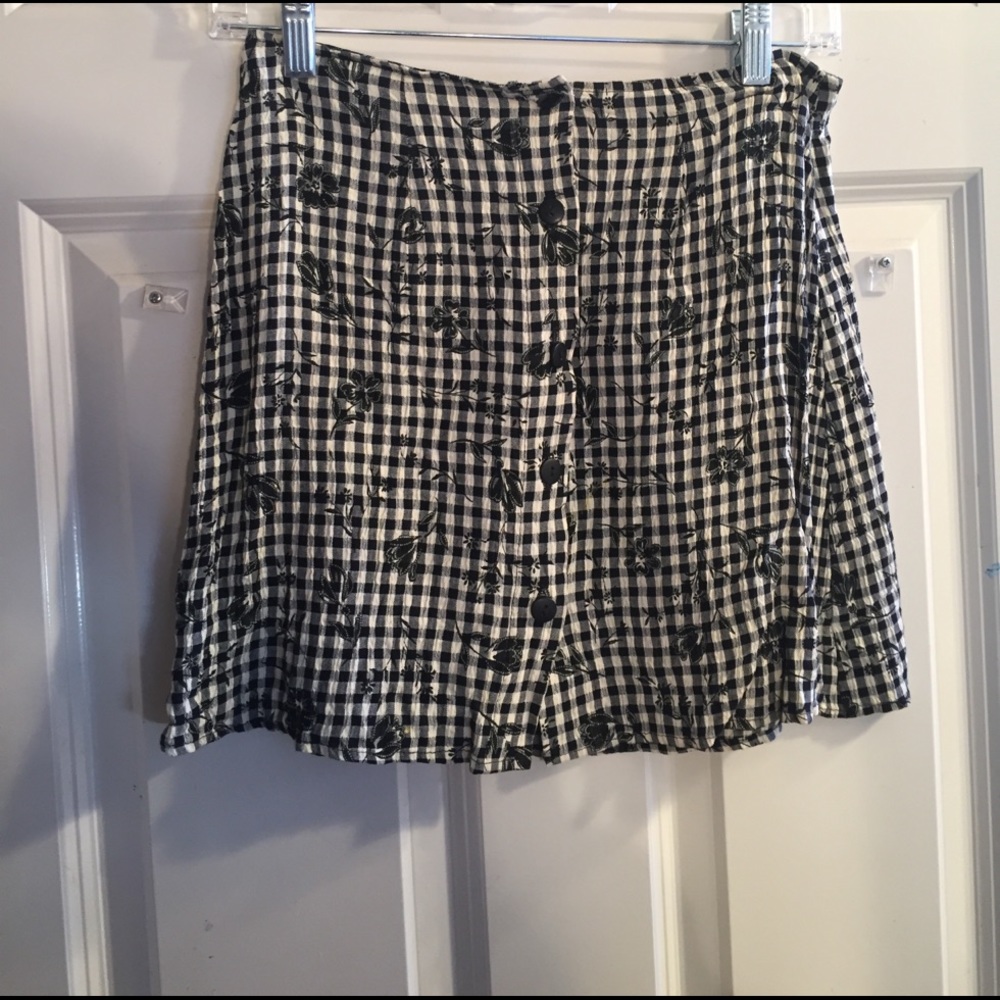 Classic and authentic 90's button down plaid skirt