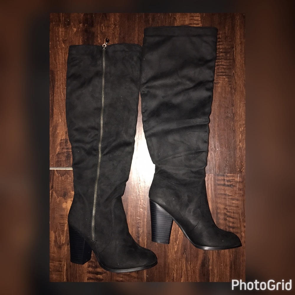 BNIB BLACK SEUDE BOOTS SIZE 8