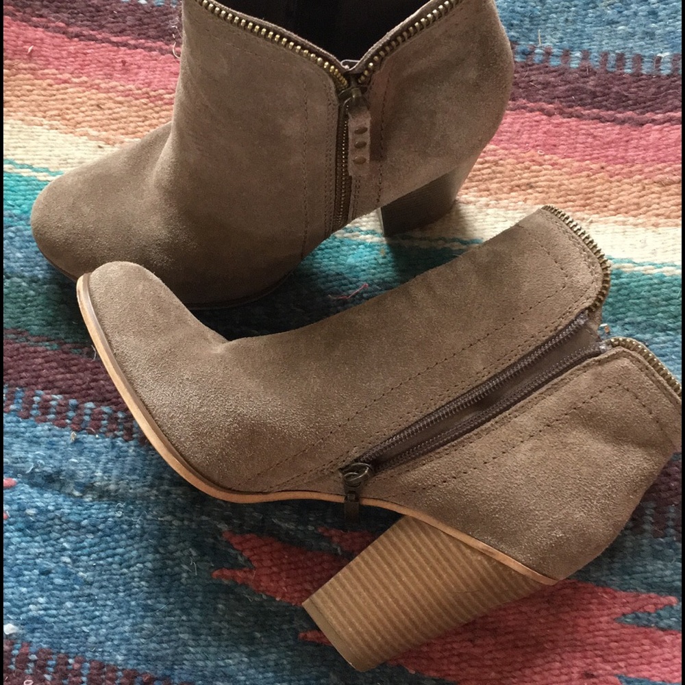 Suede Zipper booties