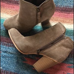 Suede Zipper booties