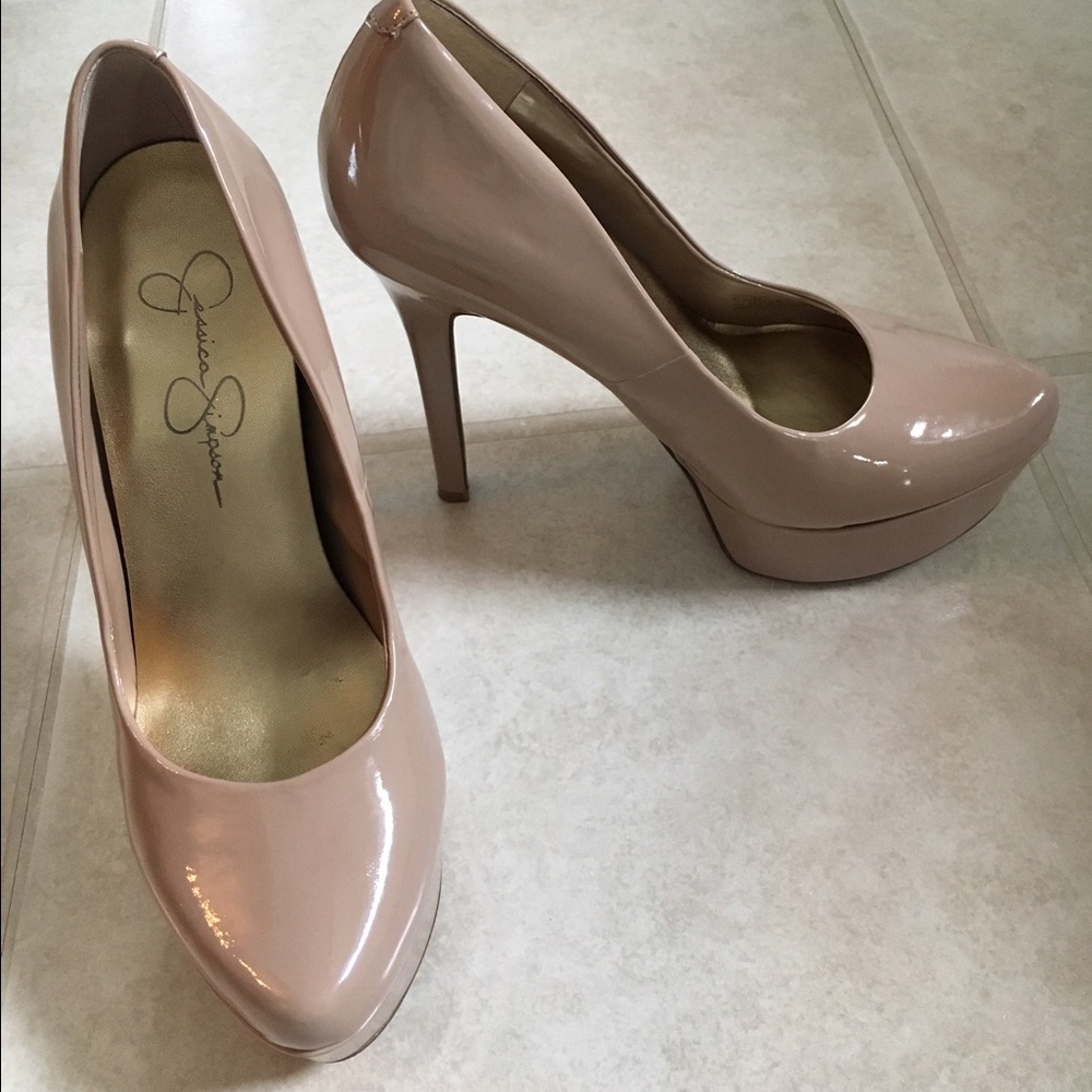 Nude Pumps