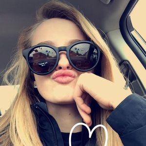 Meet your Posher, Julia