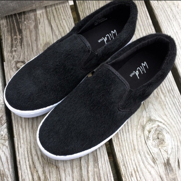 Wild Pair Black Fur Loafers! NEW! - Picture 2 of 8