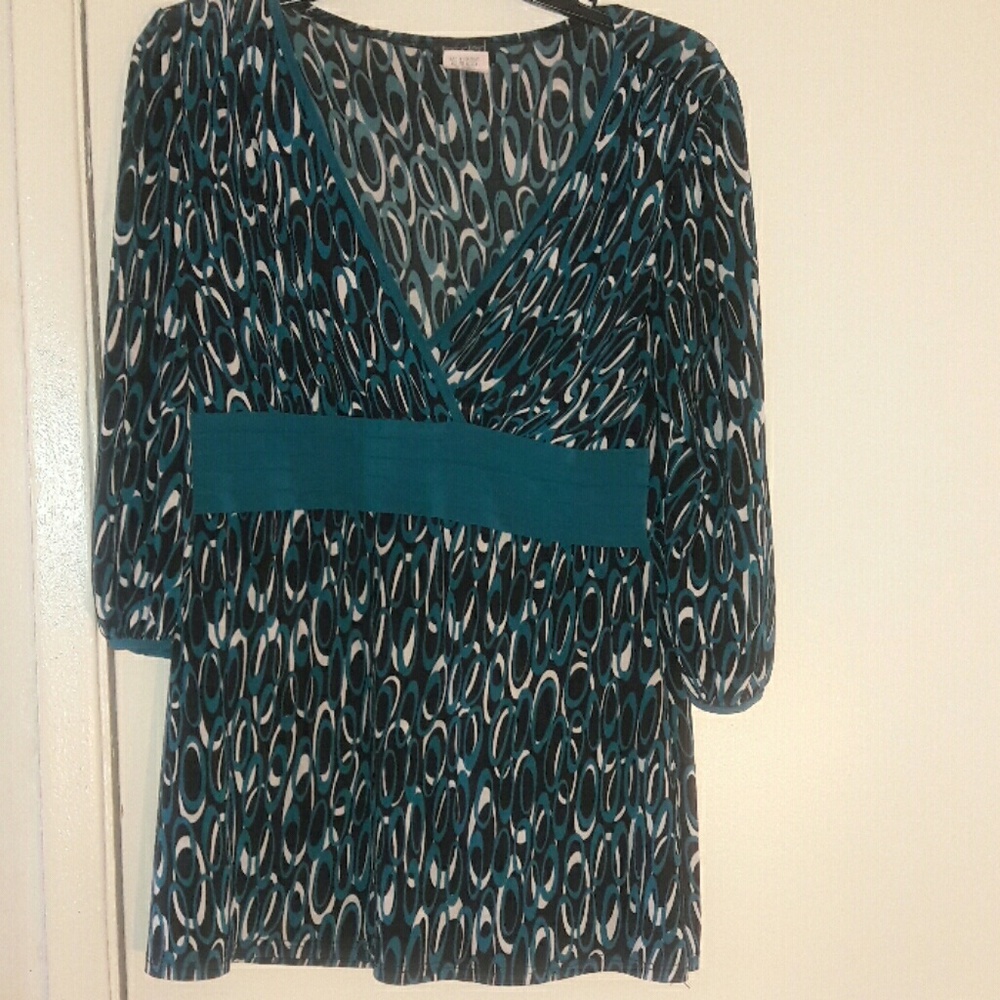 Black blue and white top sizeL