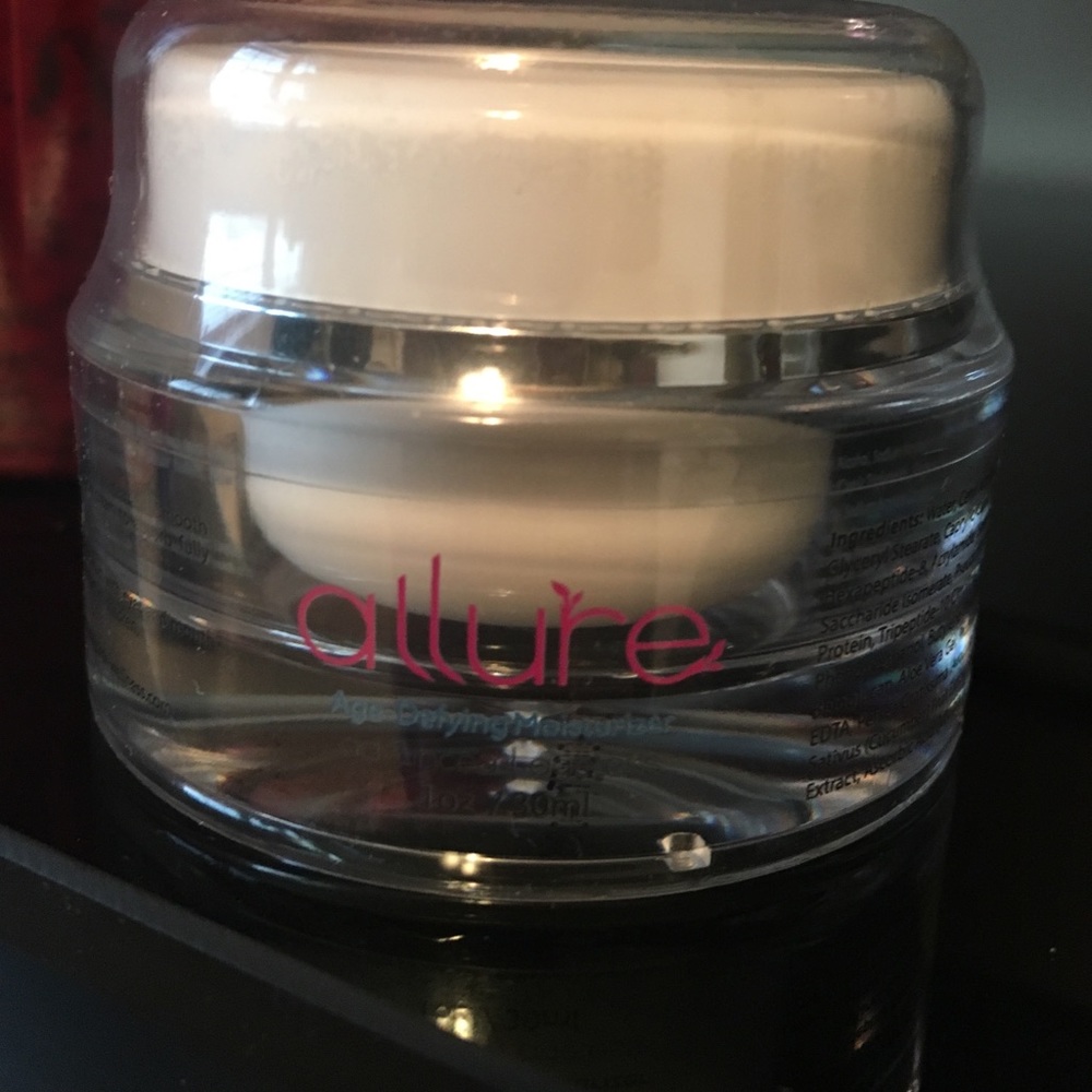 Allure age defying moisturizer