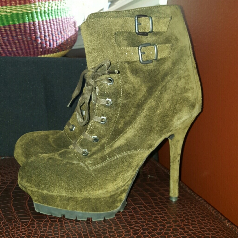 Suede boots