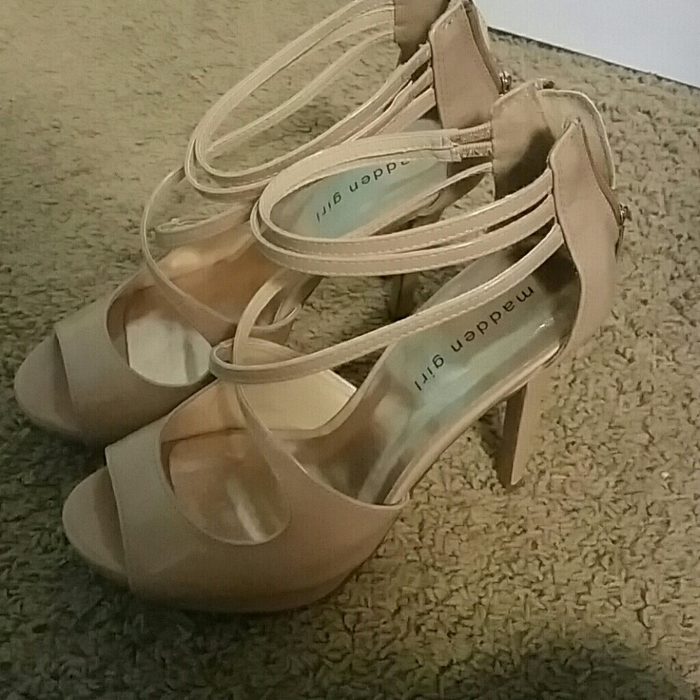 Ony worn once, in perfect condition