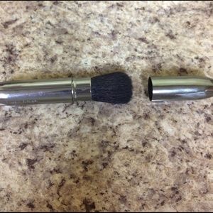 Portable blush brush