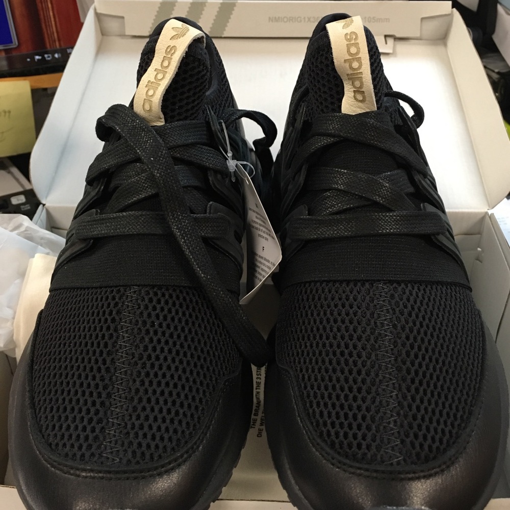 Mi Adidas Tubular Radial- women/originals $125.00