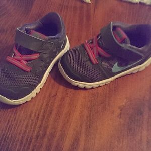 Toddler girls Nike shoes