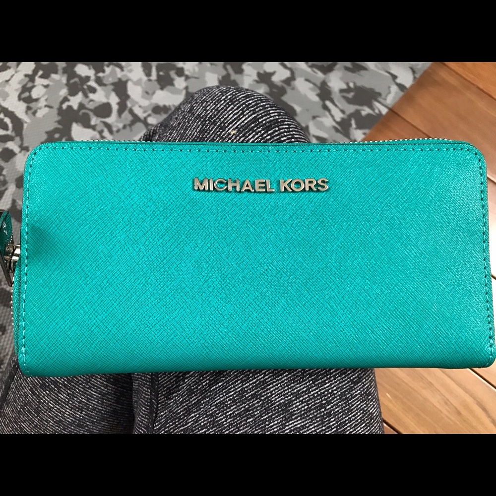 New w/o tag Michael kors bag and wallet