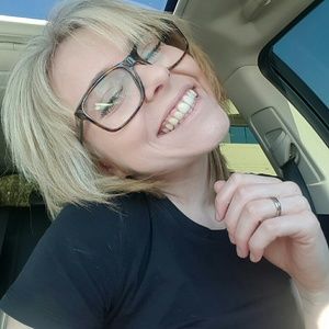 Meet your Posher, Courtney